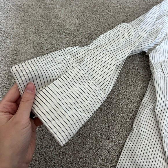 ◽️DUO MATERNITY: Women’s M, white & black striped button down blouse w/tie◽️ - Picture 5 of 9
